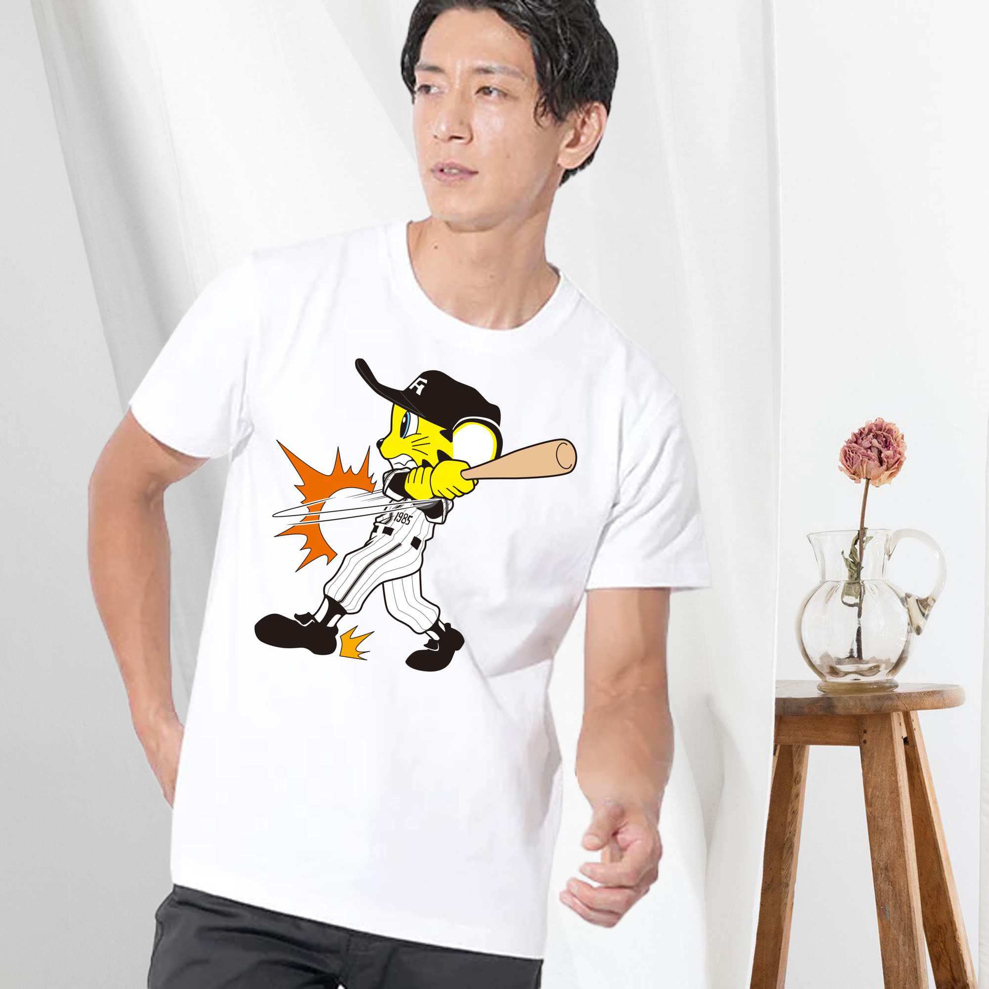 HANSHIN TIGERS MASCOT TO-LUCKY APPLICATION HITTING Logo