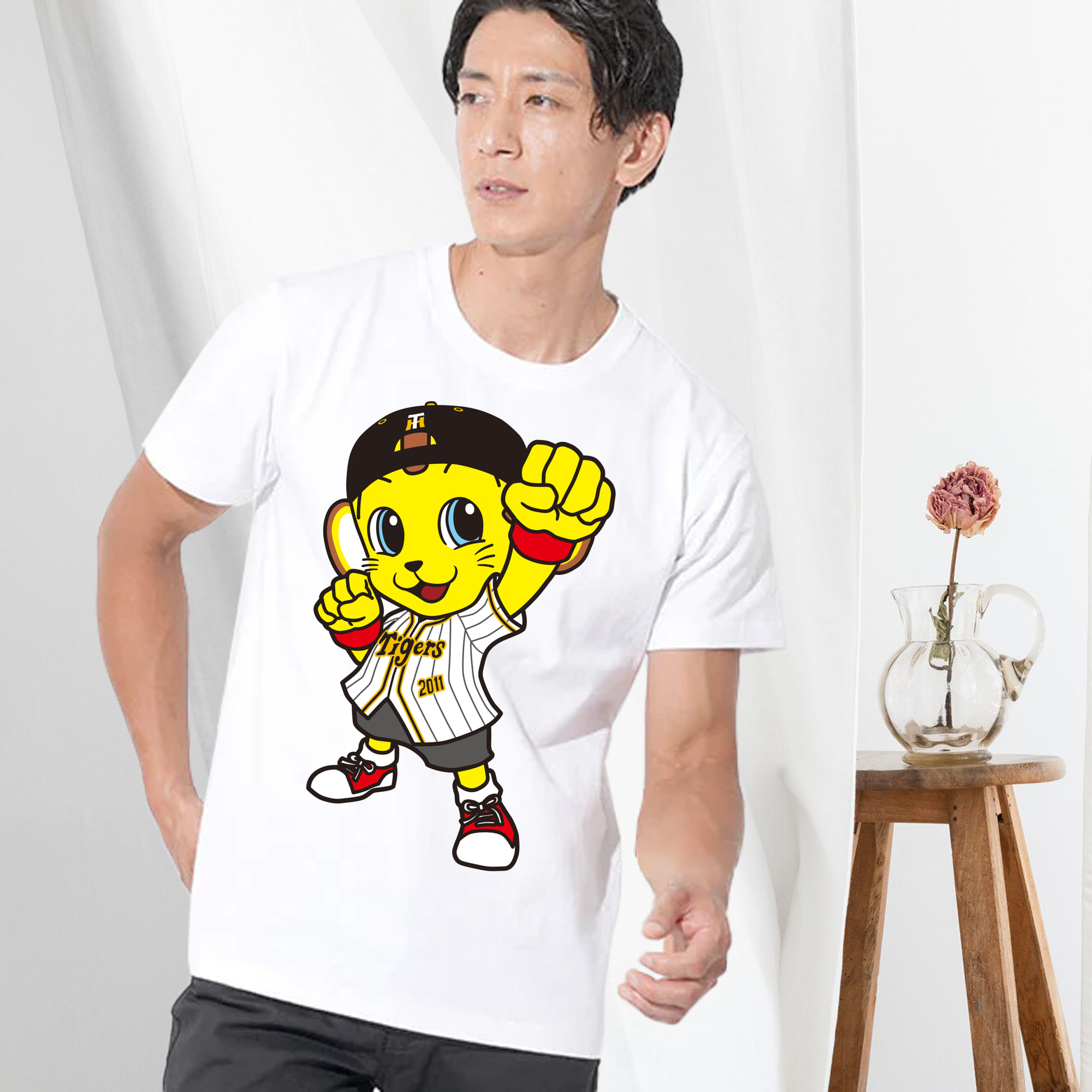HANSHIN TIGERS MASCOT TO-LUCKY APPLICATION FIGHTING 2010's LATER Logo