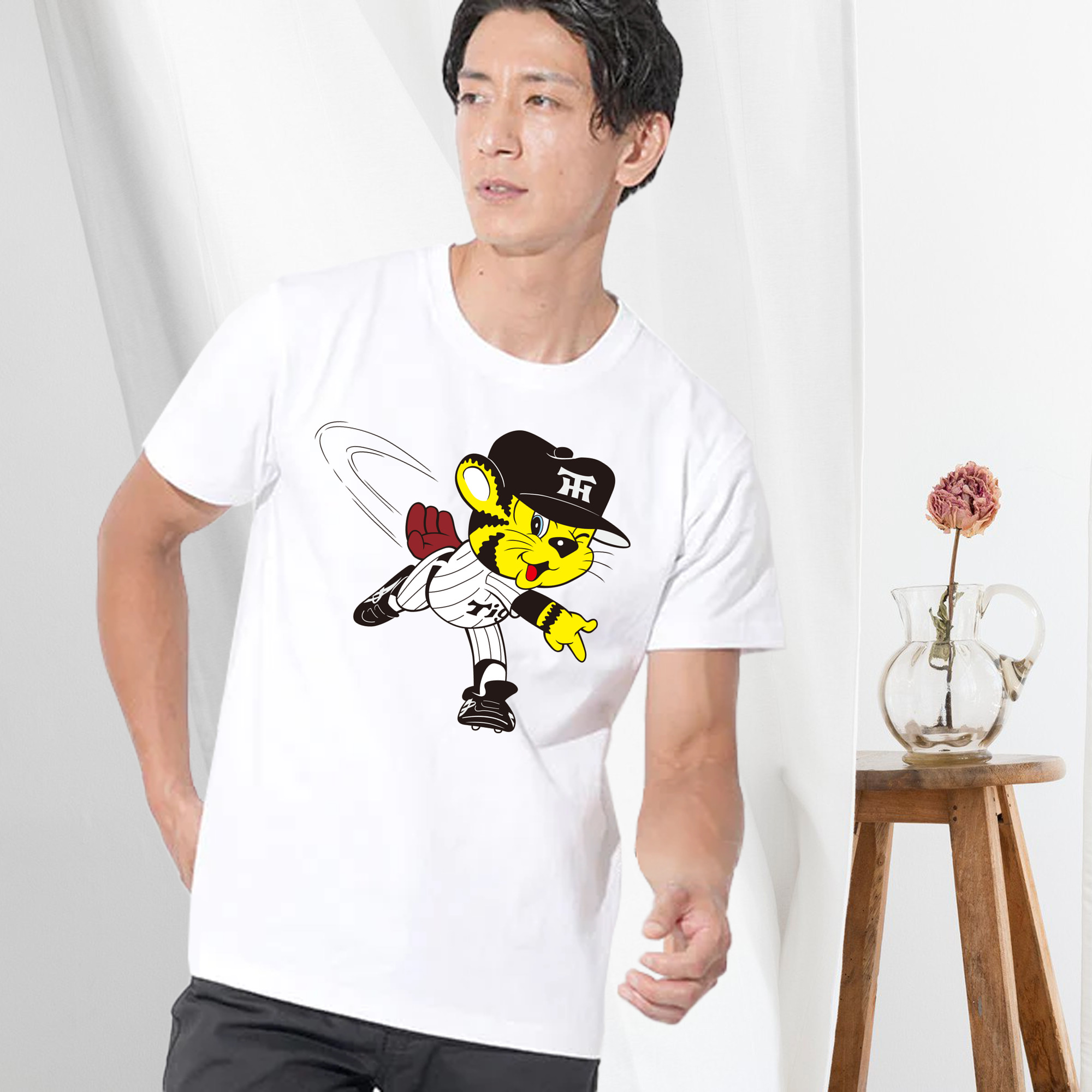 HANSHIN TIGERS MASCOT TO-LUCKY OLD APPLICATION PITCHING Logo