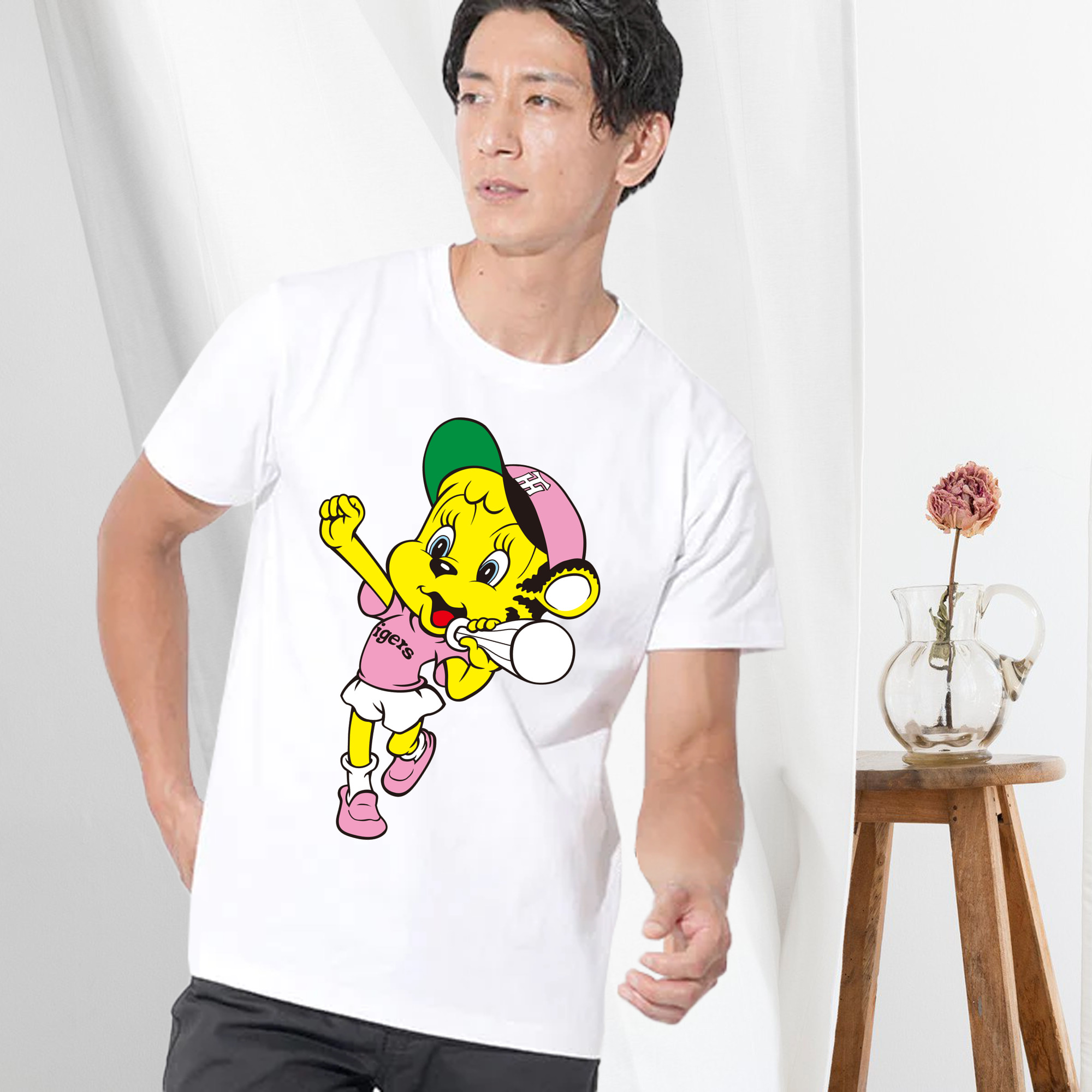 HANSHIN TIGERS MASCOT LUCKY OLD APPLICATION CHEERING BUGLE Logo