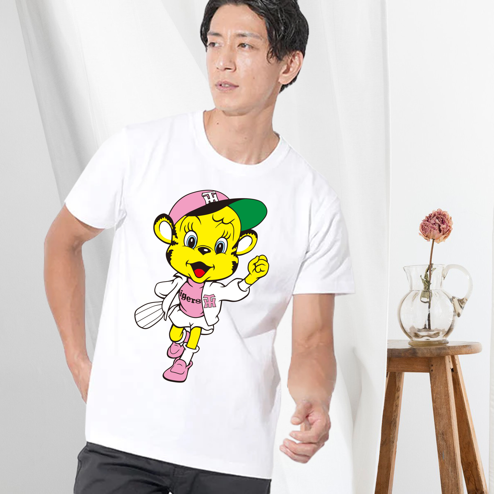 HANSHIN TIGERS MASCOT LUCKY OLD APPLICATION CHEERING WALKING Logo