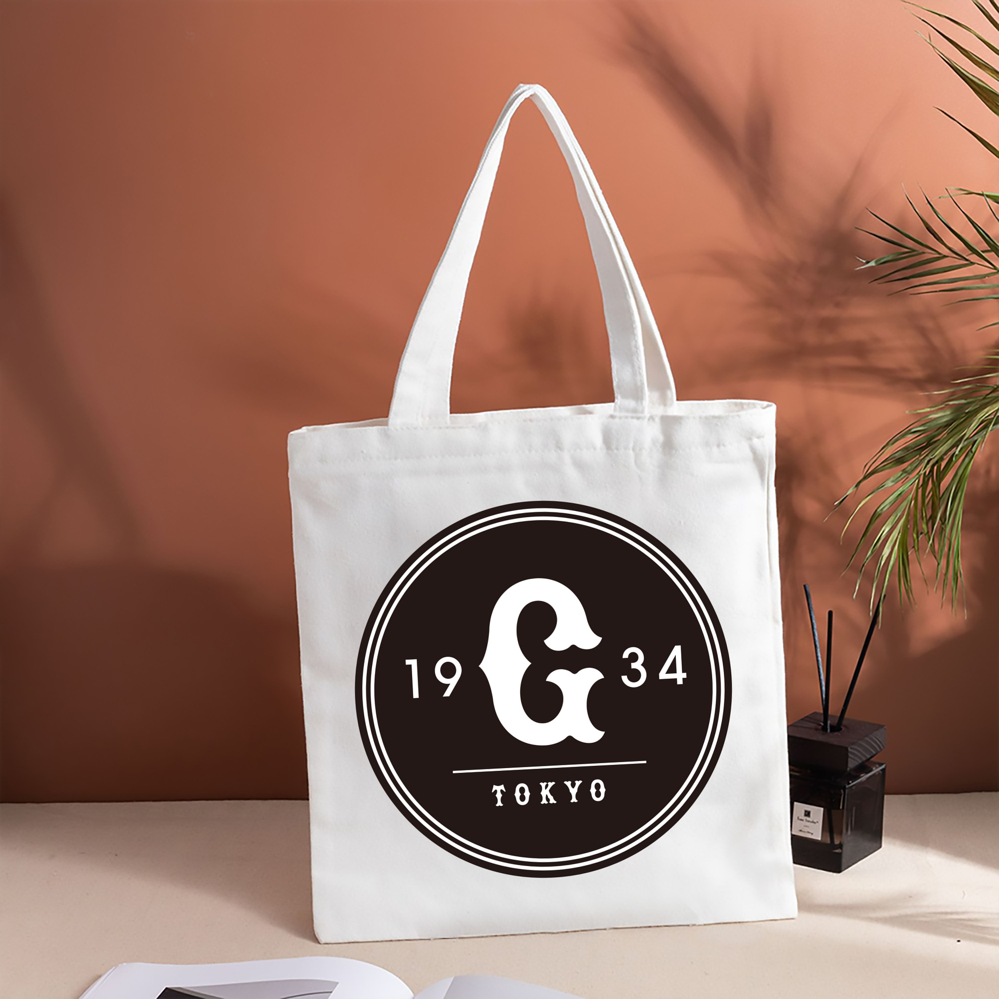 YOMIURI GIANTS BLACK BACKGROUND Logo