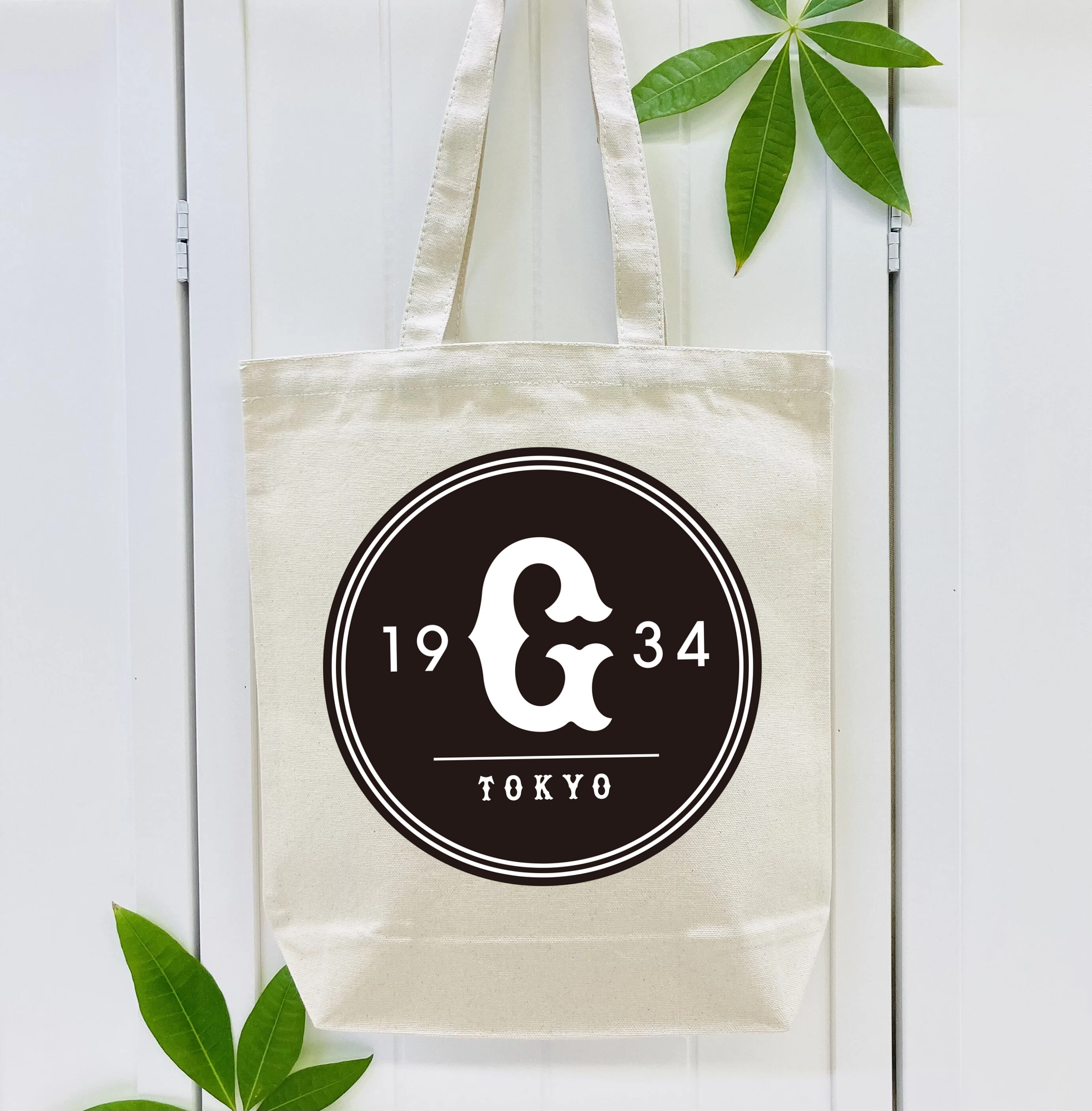 YOMIURI GIANTS BLACK BACKGROUND Logo