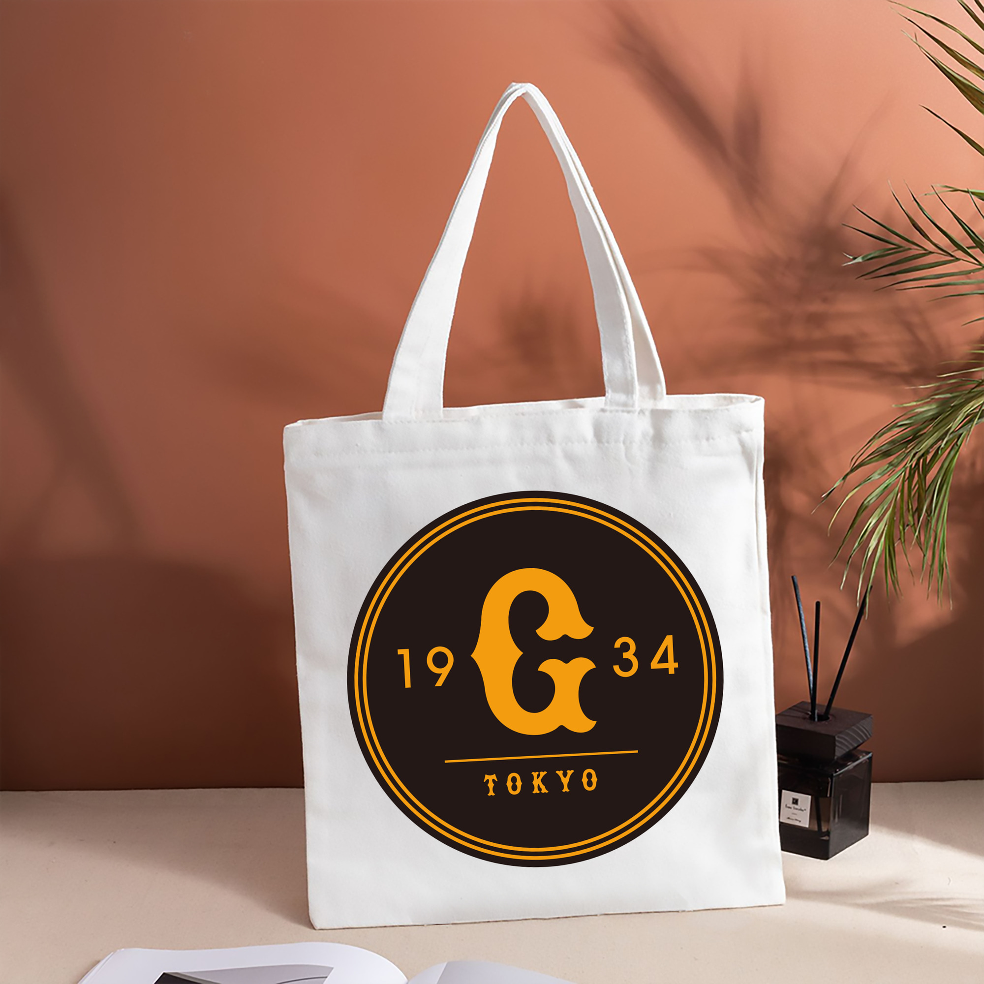 YOMIURI GIANTS ORIGINAL EMBLEM PRESENT Logo