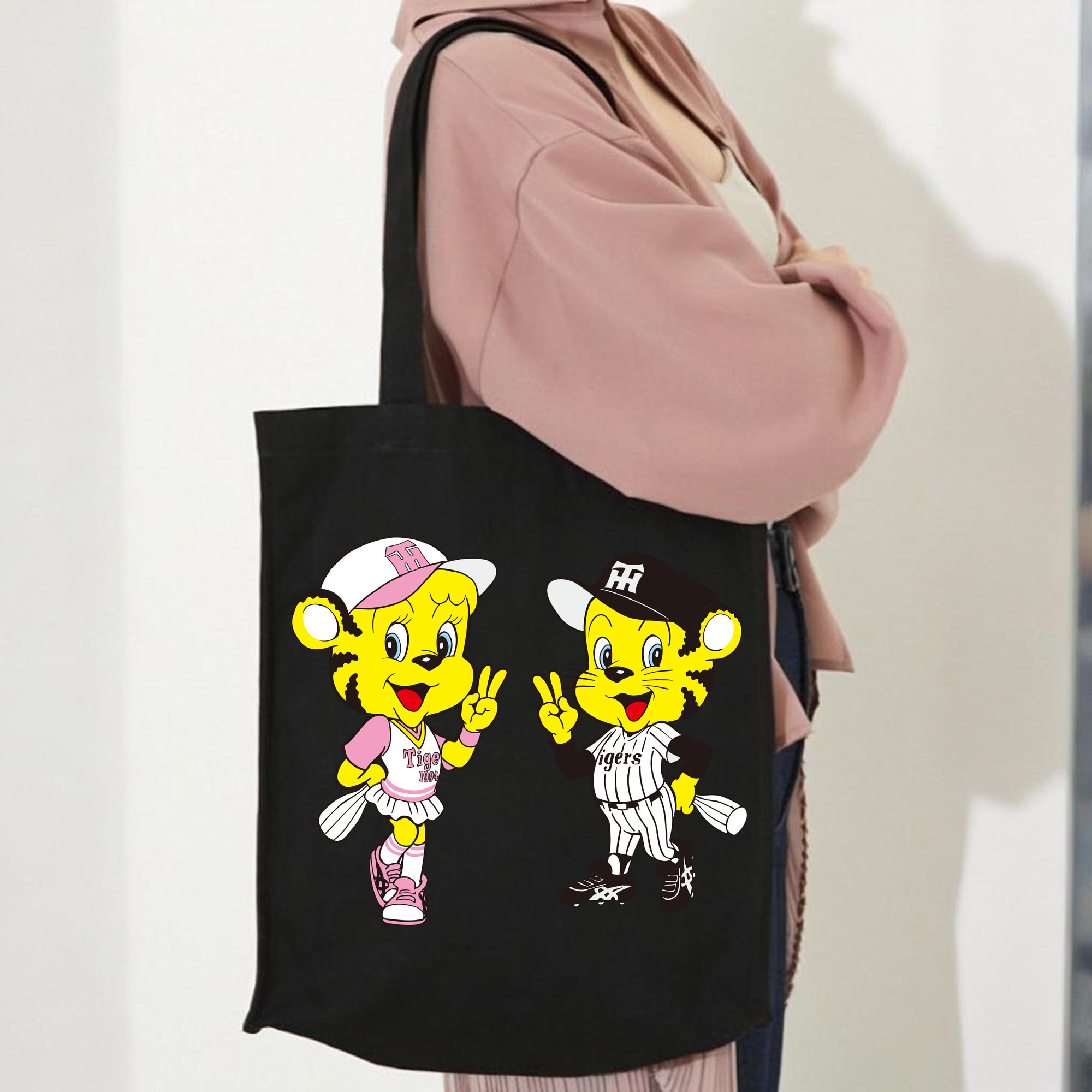 HANSHIN TIGERS MASCOT LUCKY TO-LUCKY OLD APPLICATION CHEERING BUGLE Logo