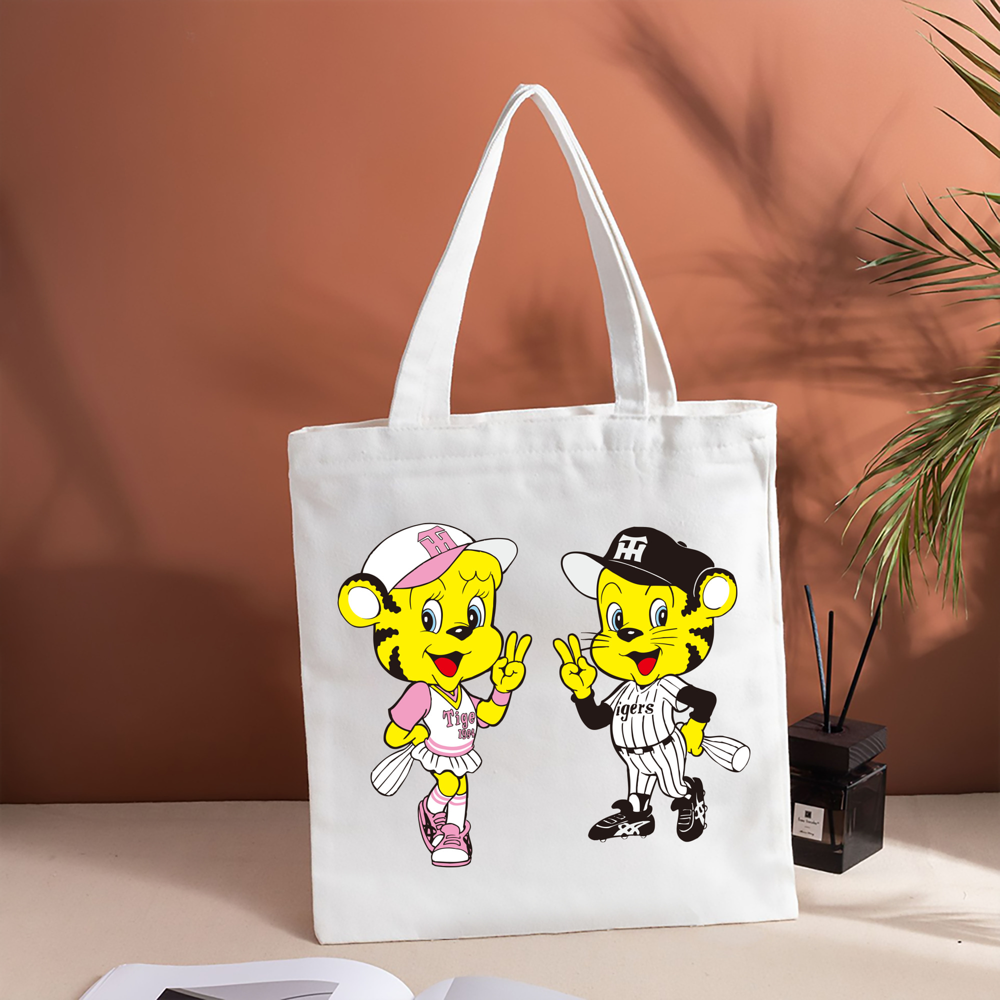 HANSHIN TIGERS MASCOT LUCKY TO-LUCKY OLD APPLICATION CHEERING BUGLE Logo