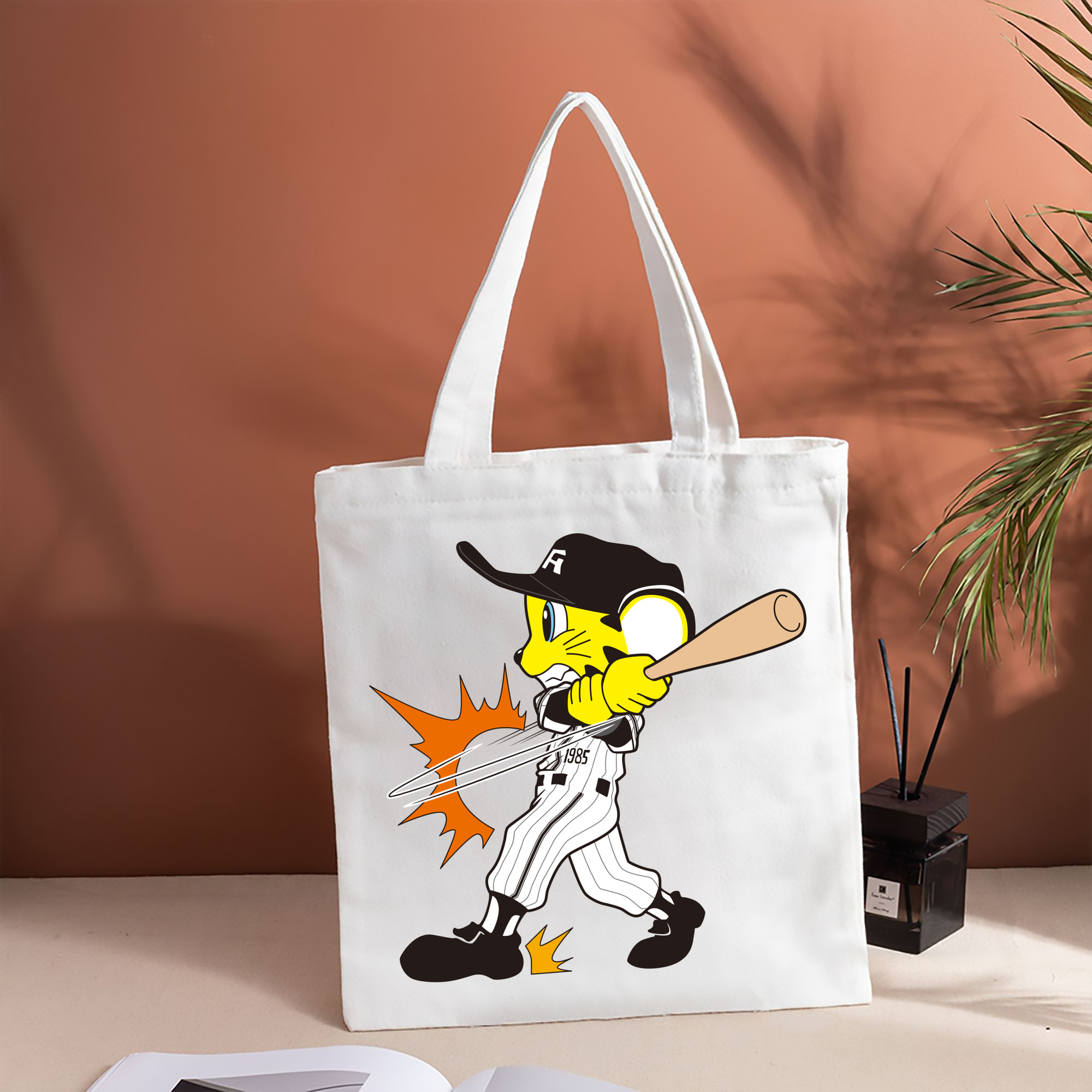 HANSHIN TIGERS MASCOT TO-LUCKY APPLICATION HITTING Logo