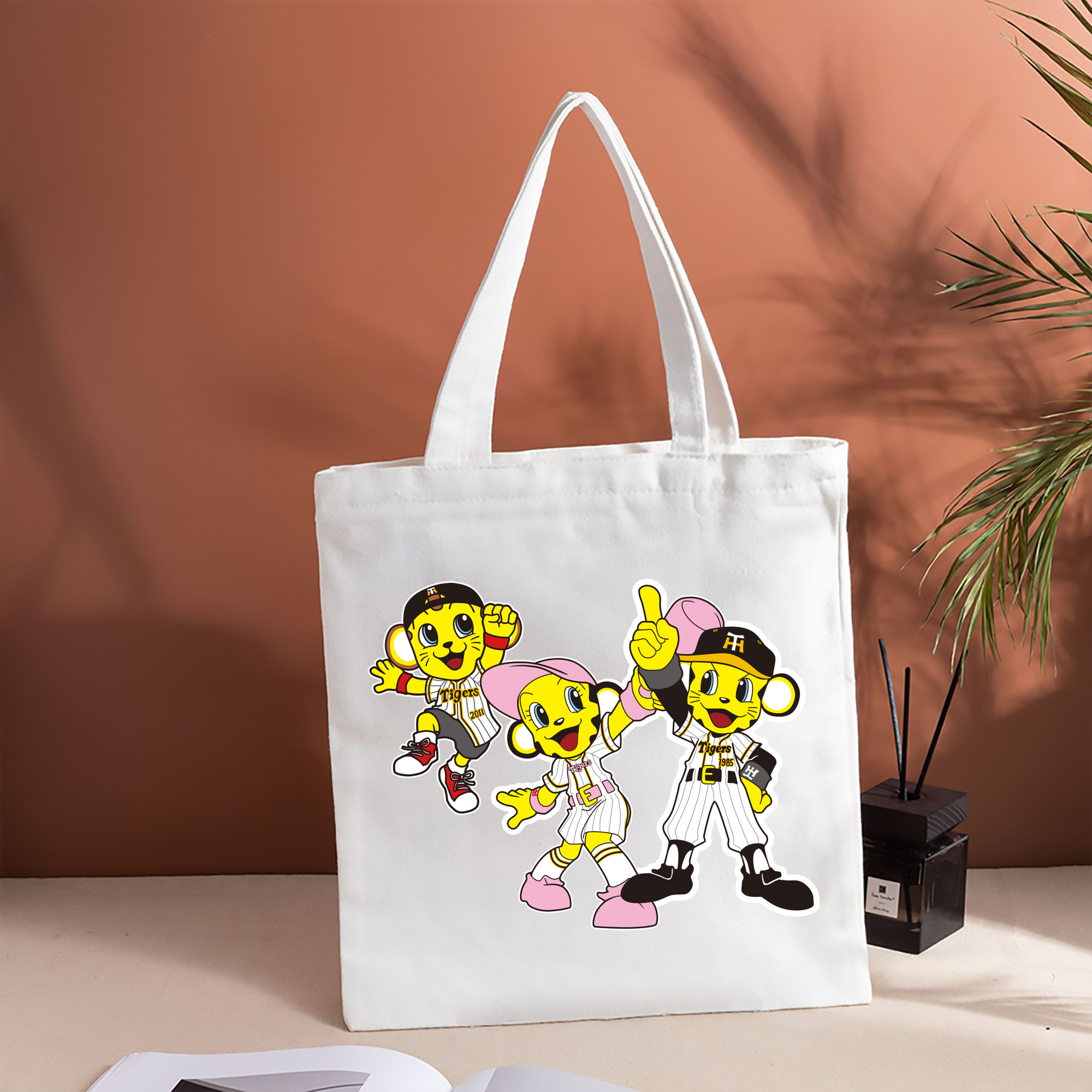 HANSHIN TIGERS MASCOT TO-LUCKY LUCKY KEYTA APPLICATION DREAM Logo