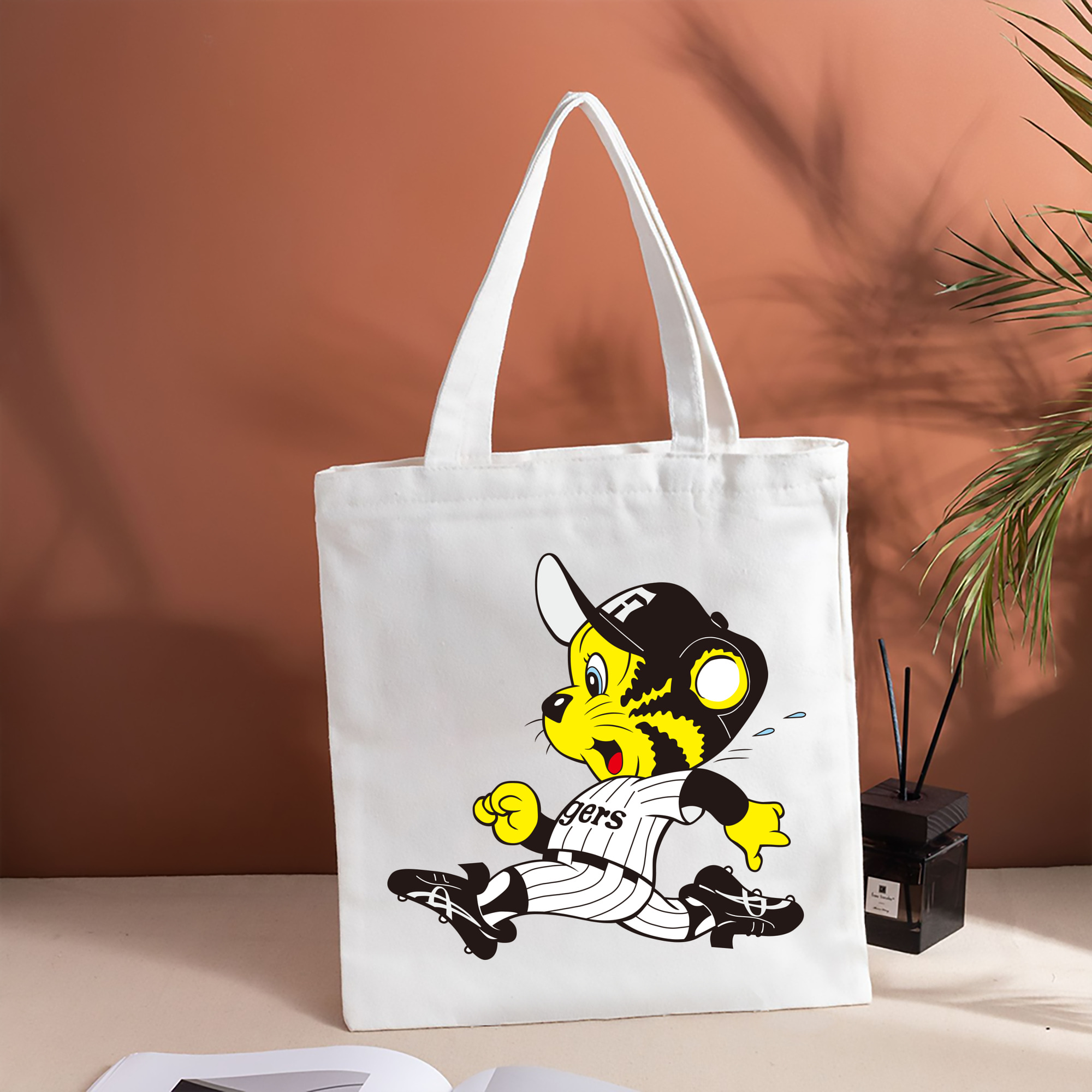 HANSHIN TIGERS MASCOT TO-LUCKY OLD APPLICATION RUNNING Logo