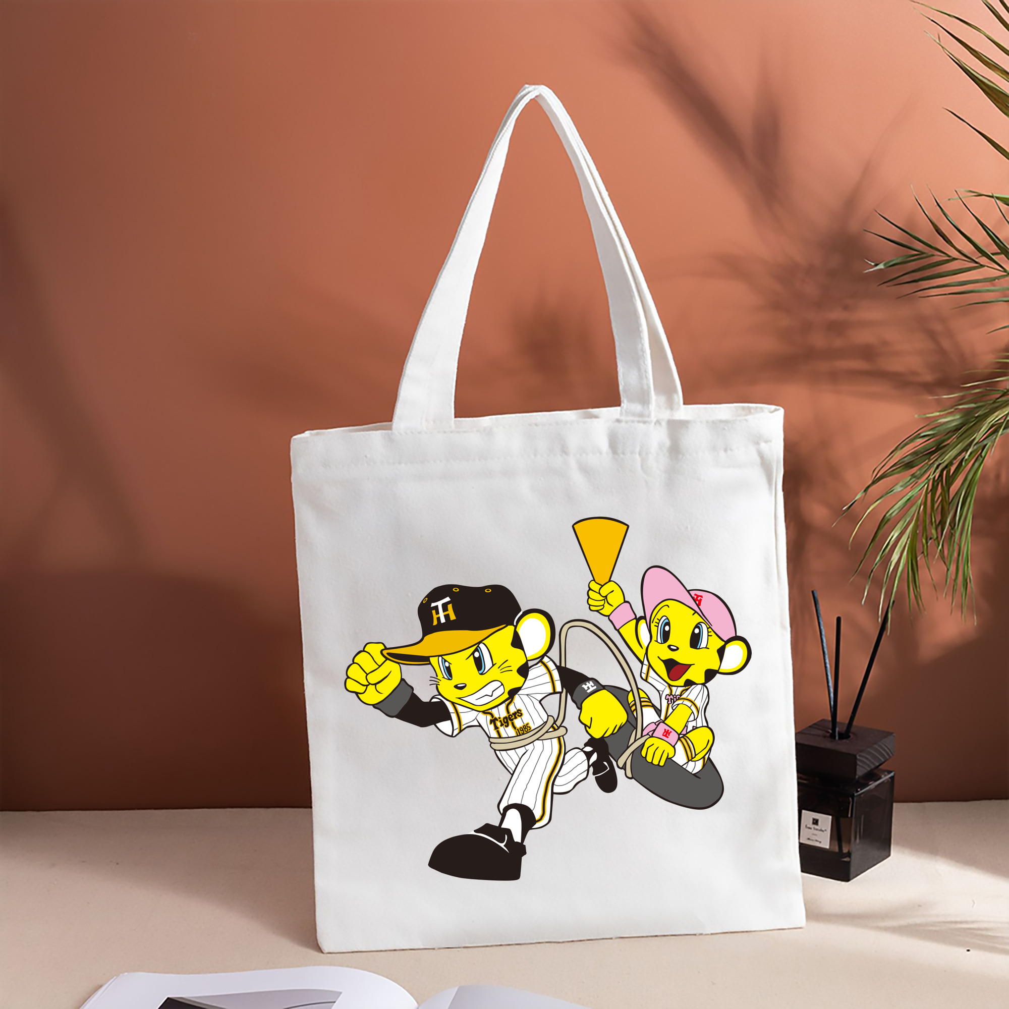 HANSHIN TIGERS MASCOT TO-LUCKY LUCKY APPLICATION RUNNING Logo