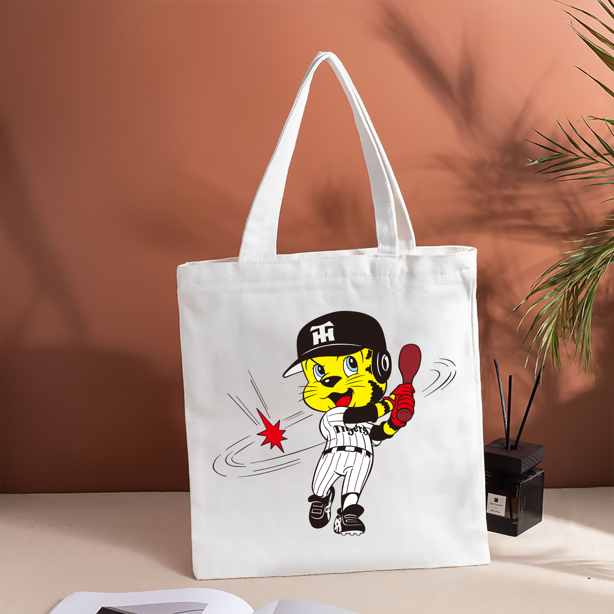 HANSHIN TIGERS MASCOT TO-LUCKY OLD APPLICATION BATTING Logo