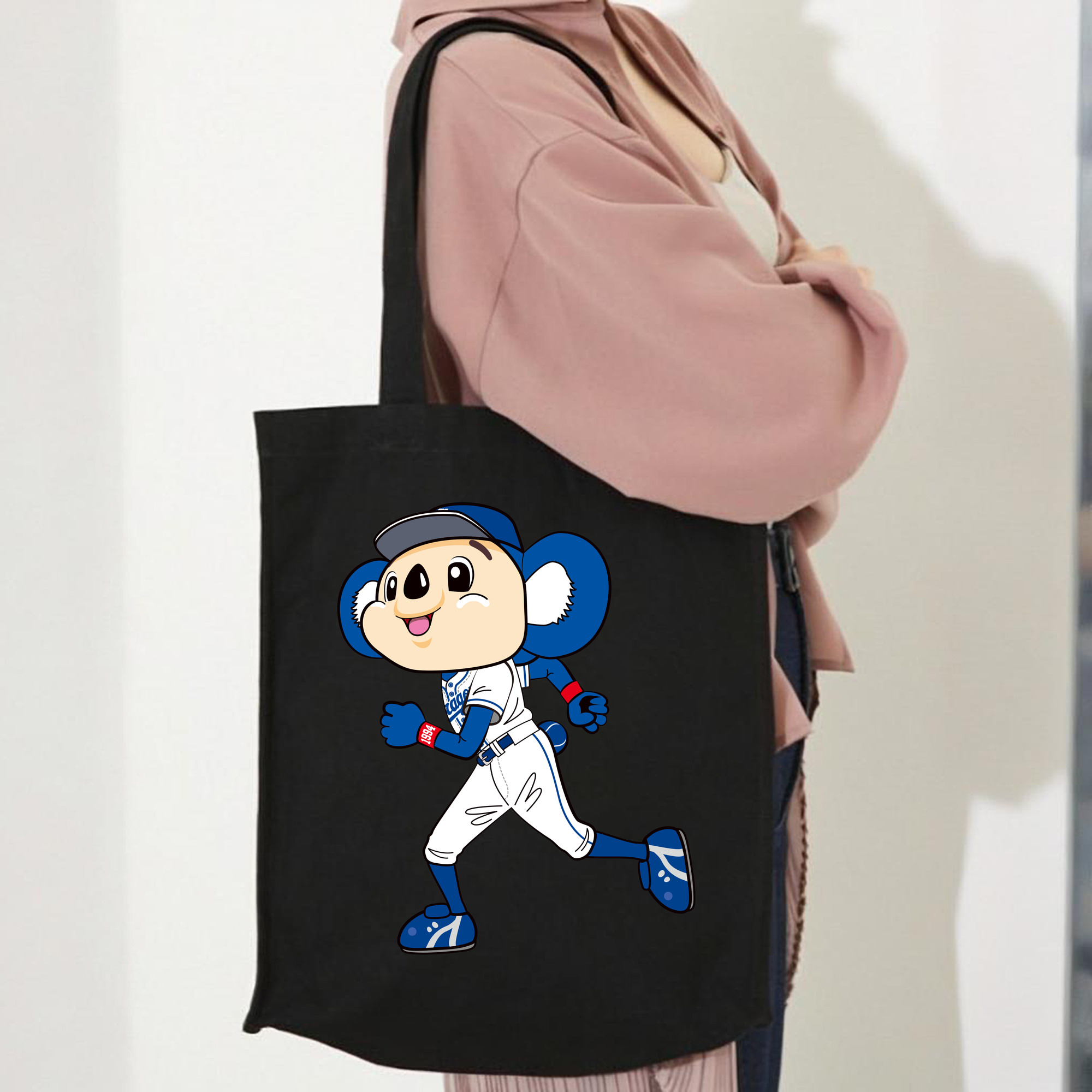 CHUNICHI DRAGONS MASCOT DOALA APPLICATION RUNNING Logo