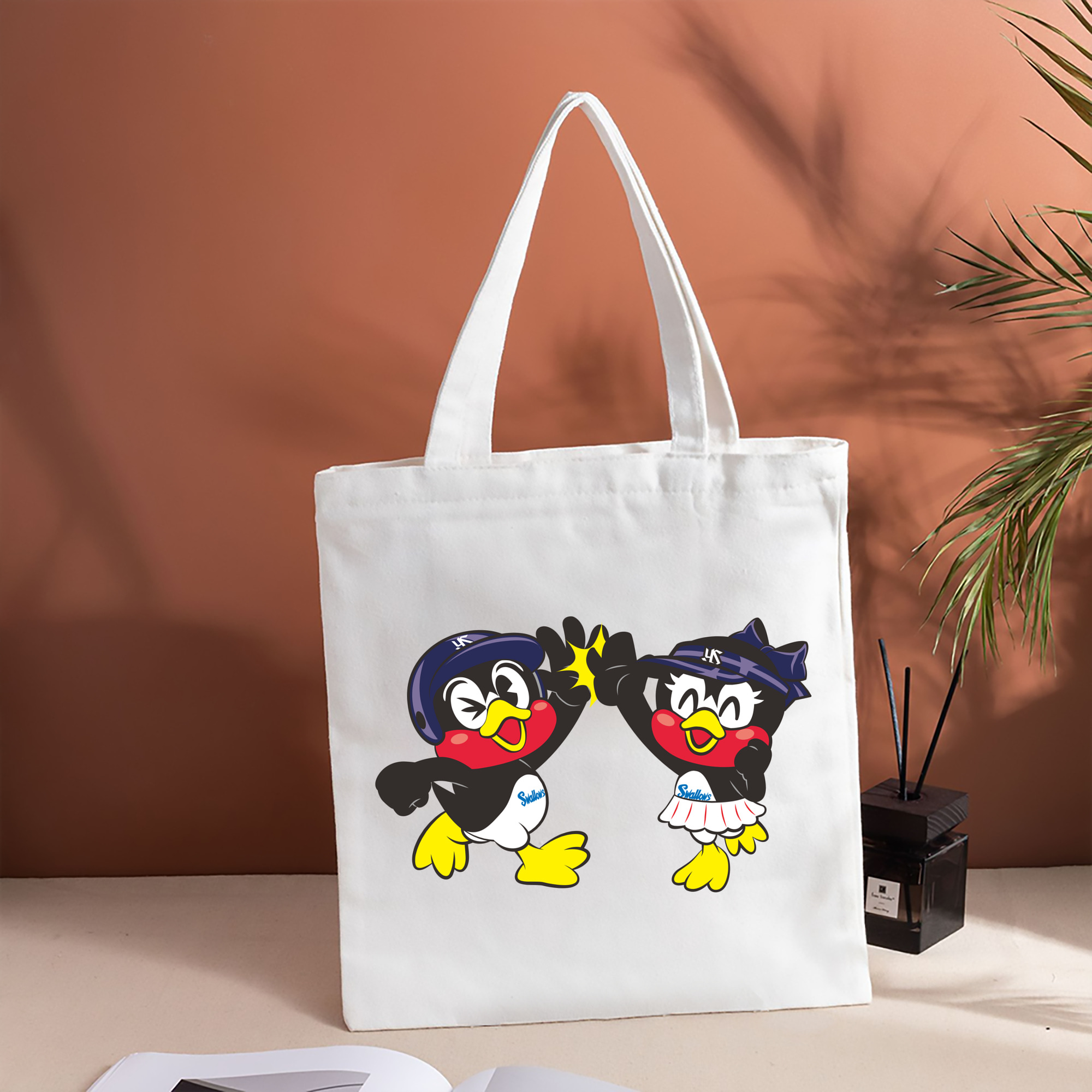 TOKYO YAKULT SWALLOWS MASCOT TSUBAKURO TSUBAMI APPLICATION HIGH FIVE Logo