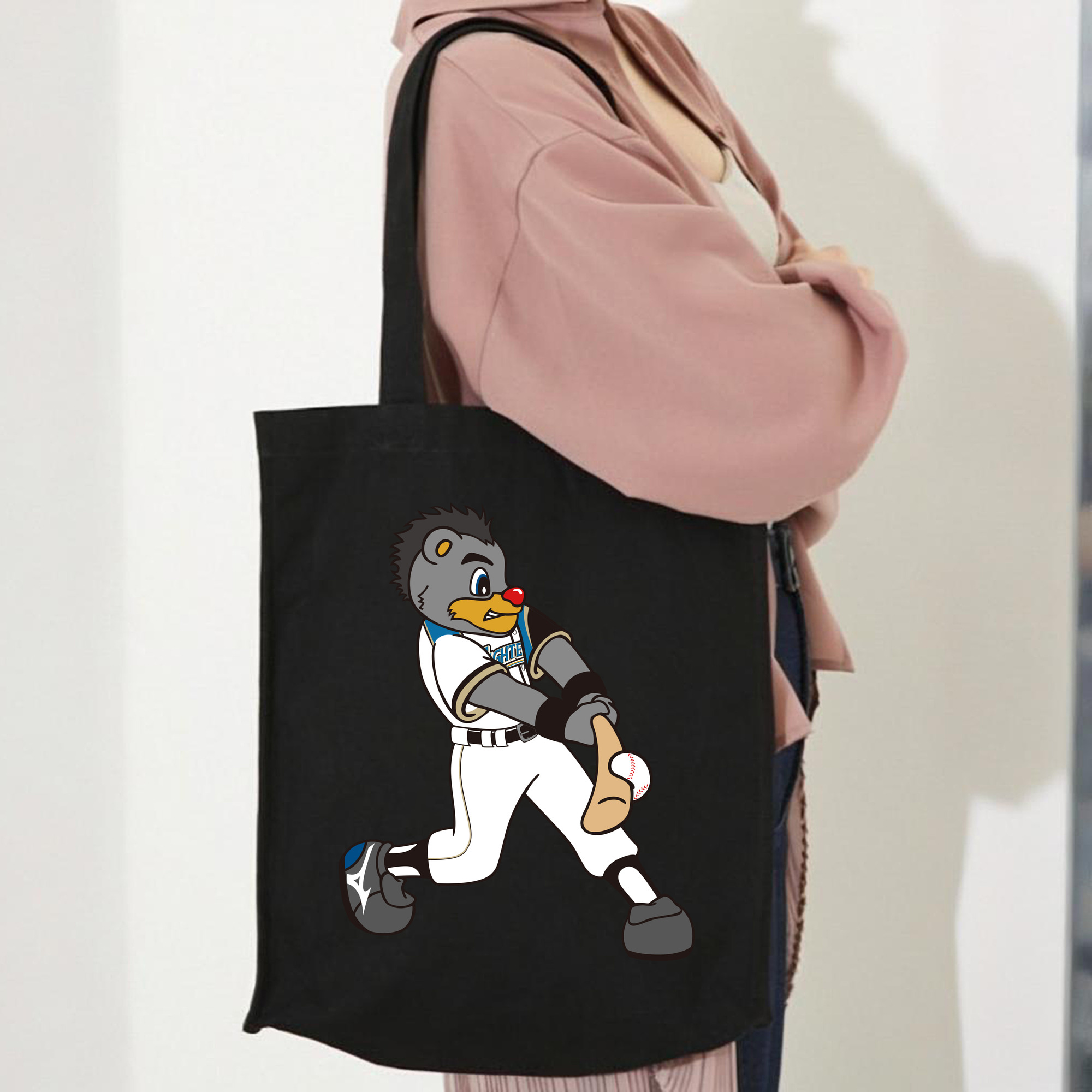 HOKKAIDO NIPPON-HAM FIGHTERS MASCOT BRISKY THE BEAR APPLICATION HITTING Logo